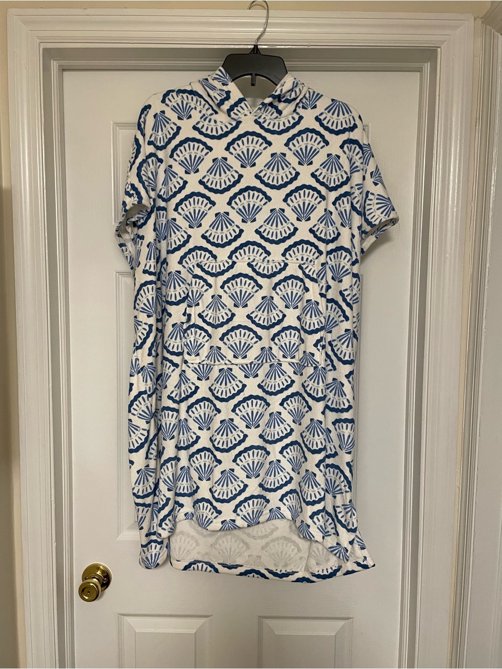 Throwzy by Marlo Lorenzo Blue & White Sea shell Printed Swim Coverup